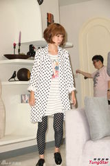 组图：唐禹哲Darren搞笑逗趣 新剧上演滚床秀