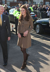 高清组图：凯特王妃造访小学印花连衣裙优雅