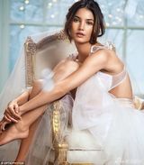 组图：超模坎蒂丝最新内衣写真 大秀诱人酥胸