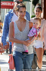 组图：杰西卡-阿尔芭四口之家幸福出街