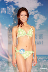 高清组图：亚姐出席竞选活动 比基尼泳衣秀身段