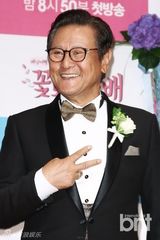 组图：李顺在李瑞镇等出席《花样爷爷》发布会