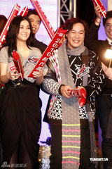 高清：众歌手跨年忙不停 阿Sa(蔡卓妍)陪市民倒数迎2010