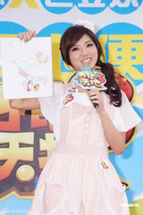 组图：豆花妹卖便当做公益 动漫装扮化身厨娘