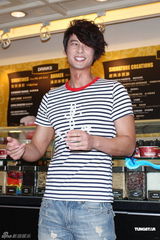 组图：郭品超陈怡蓉新剧收视飘红慰劳粉丝