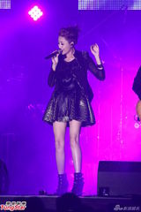 组图：A-Lin落泪小宇忙救场 信旋风登台引高潮