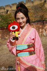 幻灯：《嫦娥》大打喜剧牌 姚笛明道情陷多角恋