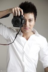 幻灯图：贾乃亮化身杂志男模 新生代偶像势头强劲