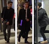 组图：贝嫂抱女外出吃晚餐 三子举手投足像足老爸