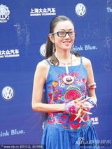 组图：华鼎奖红毯杨丽萍萨顶顶演绎最炫民族风