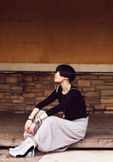 组图：时尚设计师夕又米街拍似潇洒美少年