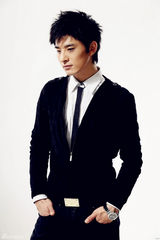 组图：宫正楠帅气时尚写真用镜头定格型男