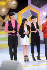 幻灯图：泳儿性感装扮抢收视 何润东想赴港苦练粤语