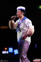 组图：big4开演唱会发红封包 互曝成员糗事