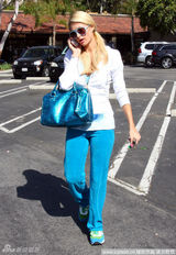 幻灯图集：帕丽斯化身蓝精灵 示范靓丽蓝色行头