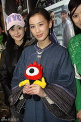 幻灯图：电影《绝恋》开机 杨子携黄圣依李曼亮相