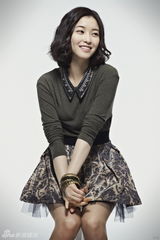 组图：韩国女星尹世仁最新时尚写真展温婉知性韵味