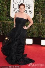 组图：金球奖红毯黛伯拉-梅辛黑裙优雅
