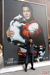 组图：郭富城刘嘉玲现身成都 合影大熊猫装置