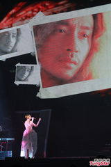 组图：汤宝如红磡体育馆开唱众星捧场