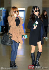 组图：Kara、BEAST、4minute、2NE1等素颜亮相