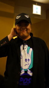 组图：《西游》香港首映 星爷回吻舒淇再表爱