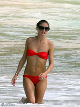 组图：2012比基尼美胸大盘点 众女星性感咸湿