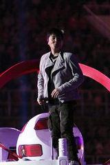 高清组图：孙楠陶喆献唱中超开幕式 周笔畅很给力