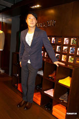 幻灯图：方力申辟谣“方邓恋” 黎明捧场时装店