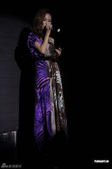 组图：惠美回国正式进军乐坛 同志夜店开唱受追捧