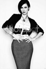 组图：童蕾登为杂志拍大片 摩登造型展时尚本色