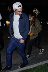 组图：帕丁森与斯图尔特万圣节甜蜜出游