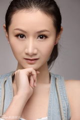 组图：霍秋慧时尚写真青春无敌 灵智女孩一萌到底