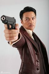 组图：《像火花》造型别致打造民国风尚大片