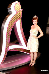 组图：三位亚姐同台竞艳 妩媚出镜齐秀婀娜身姿