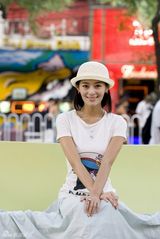 组图：王媛可写真展怀旧风 如梦似幻似老电影