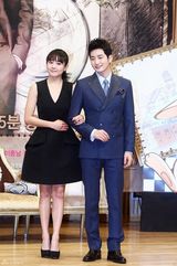 高清图：朴施厚文根英宣传《清潭洞爱丽丝》