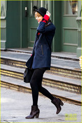 组图：斯威夫特红唇小礼帽上街 尽显时尚小清新