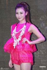 组图：马诺发片记者会劲歌热舞