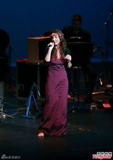 组图：民谣歌后携手苏格兰女声香港开唱