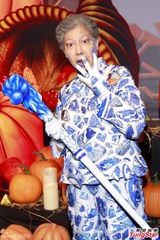 组图：吴卓羲宣传万圣节扮吸血鬼 高海宁险走光