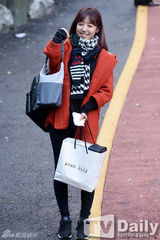 组图：众韩爱豆自信赴高考 SJ河智苑应援