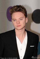 组图：2013全英音乐奖男星帅气亮相红毯