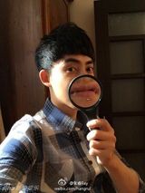 组图：愚人节恶搞 陈坤学小狗袁弘戴惊悚面具