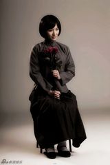 组图：张萌黄海冰情人大片出炉 战火下执子之手