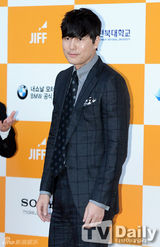 组图：郑雨盛(郑宇成)李准等亮相第14届全州电影节红毯