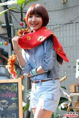 组图：杨谨华清新甜美 短裤亮相秀长腿