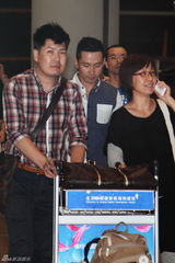 组图：快男阿穆隆出狱回京