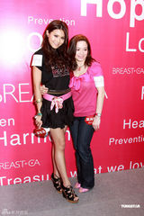 幻灯图：周秀娜写真不怕封杀 直言隔半年会自查胸部 