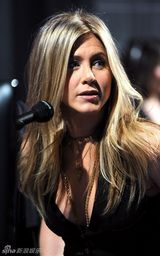 高清组图：第37届人民选择奖 安妮斯顿黑装秀半球